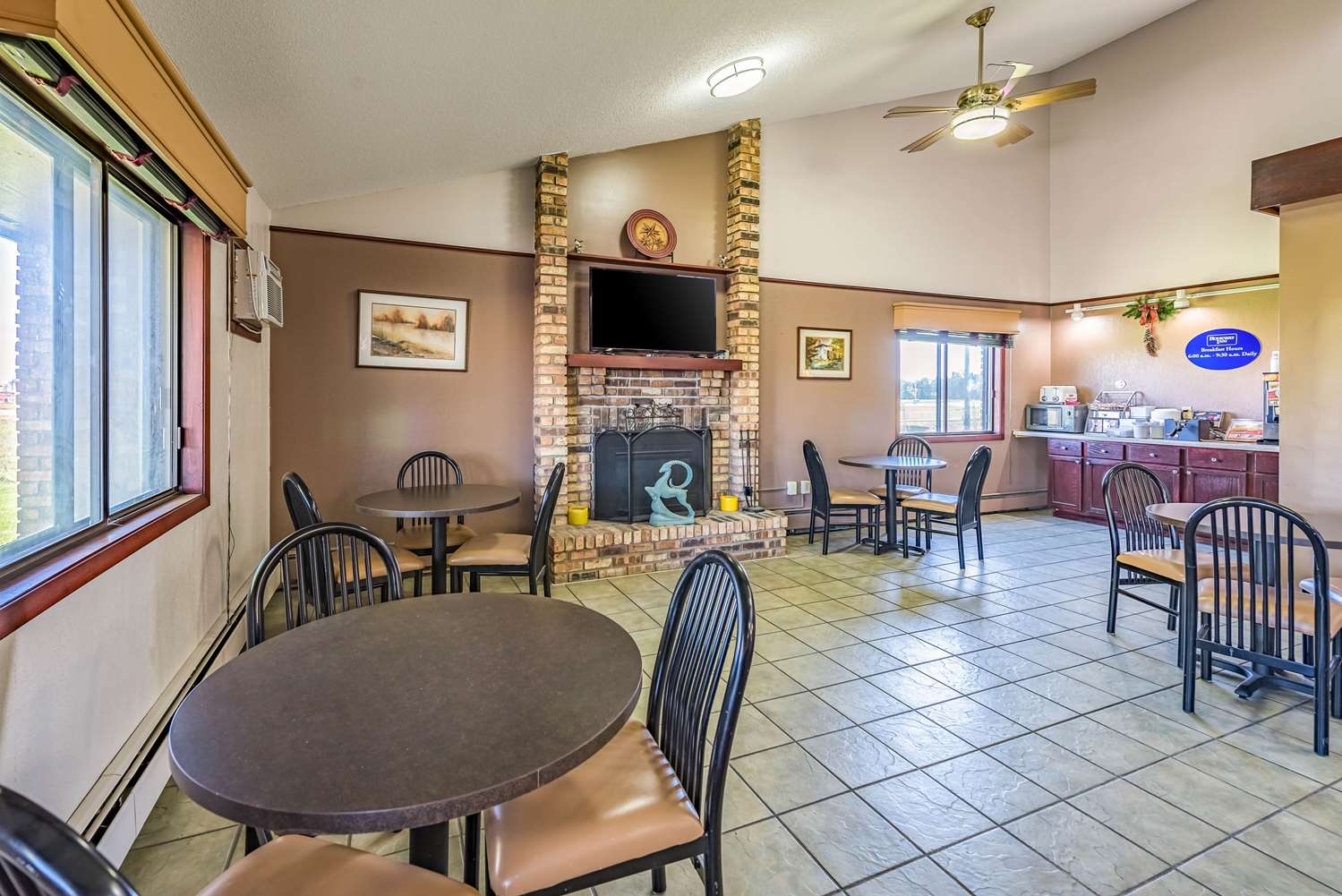 Rodeway Inn Saint Joseph 21/26