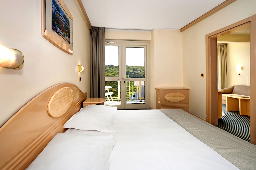 Suite, Queen Bed, Sea Side, Sofa, Balcony