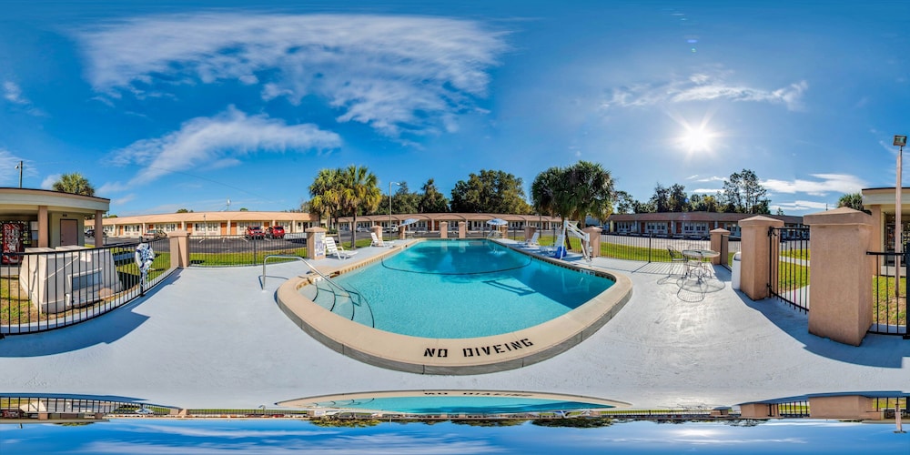 Econo Lodge Crystal River 3/26