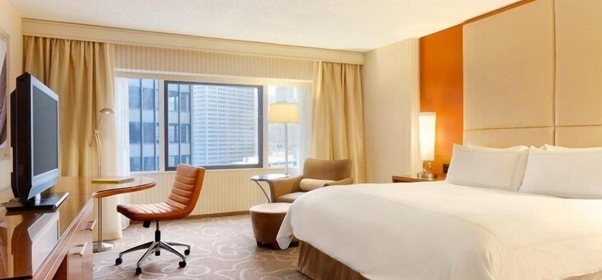 CLASSIC, KING BED, CITY VIEW