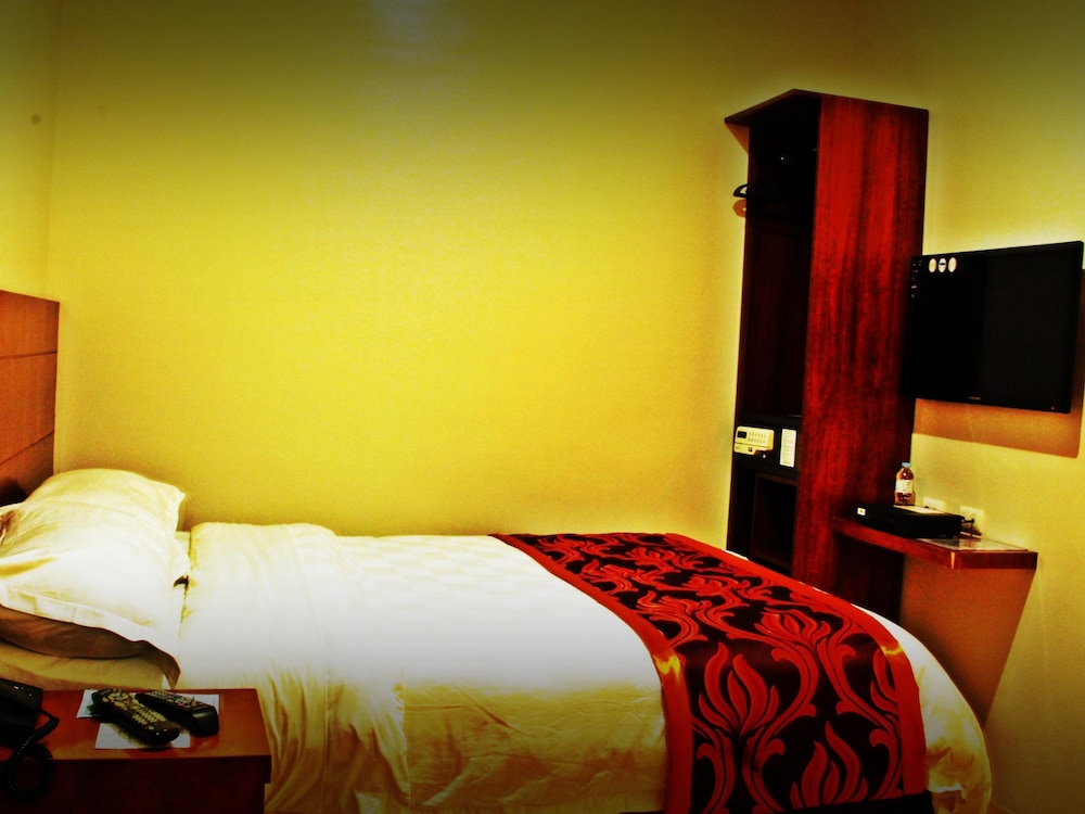 Avenue Suites Hotel 10/65