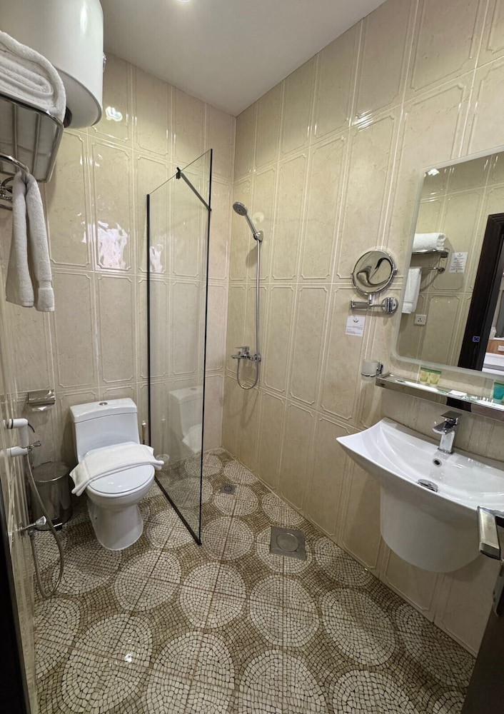 Rose Land Hotel 52/60