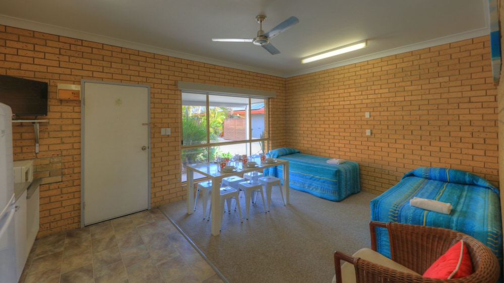 YAMBA MOTOR INN 41/62