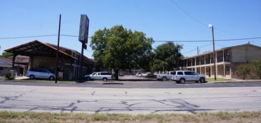 Ranch House Inn and Suites 20/28