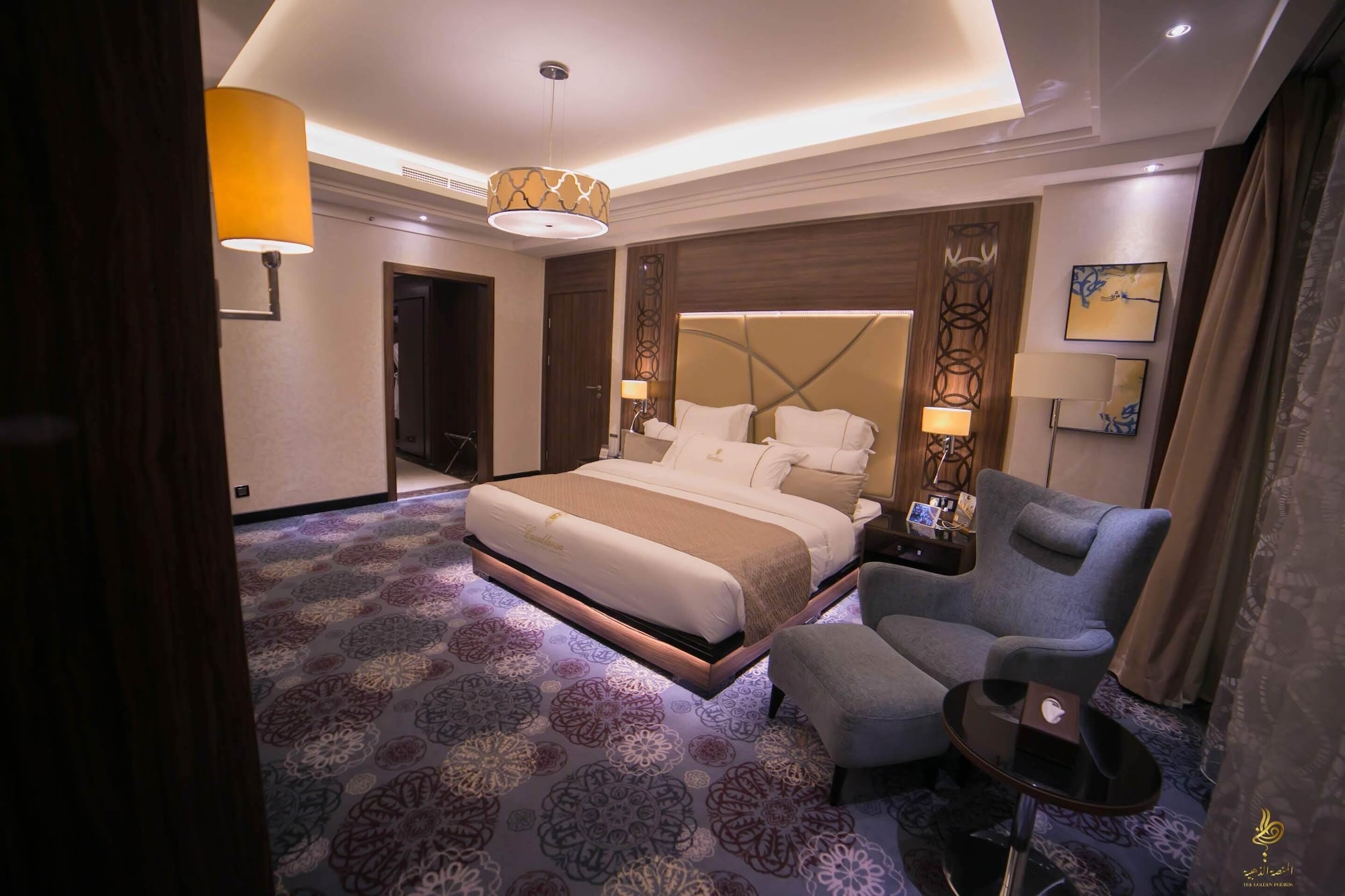 EXECUTIVE SUITE