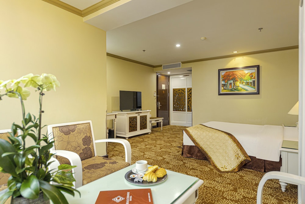 Chalcedony Hotel 40/50