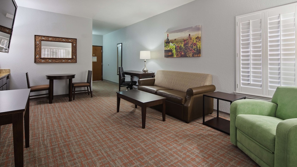 Best Western Plus Fredericksburg 22/34