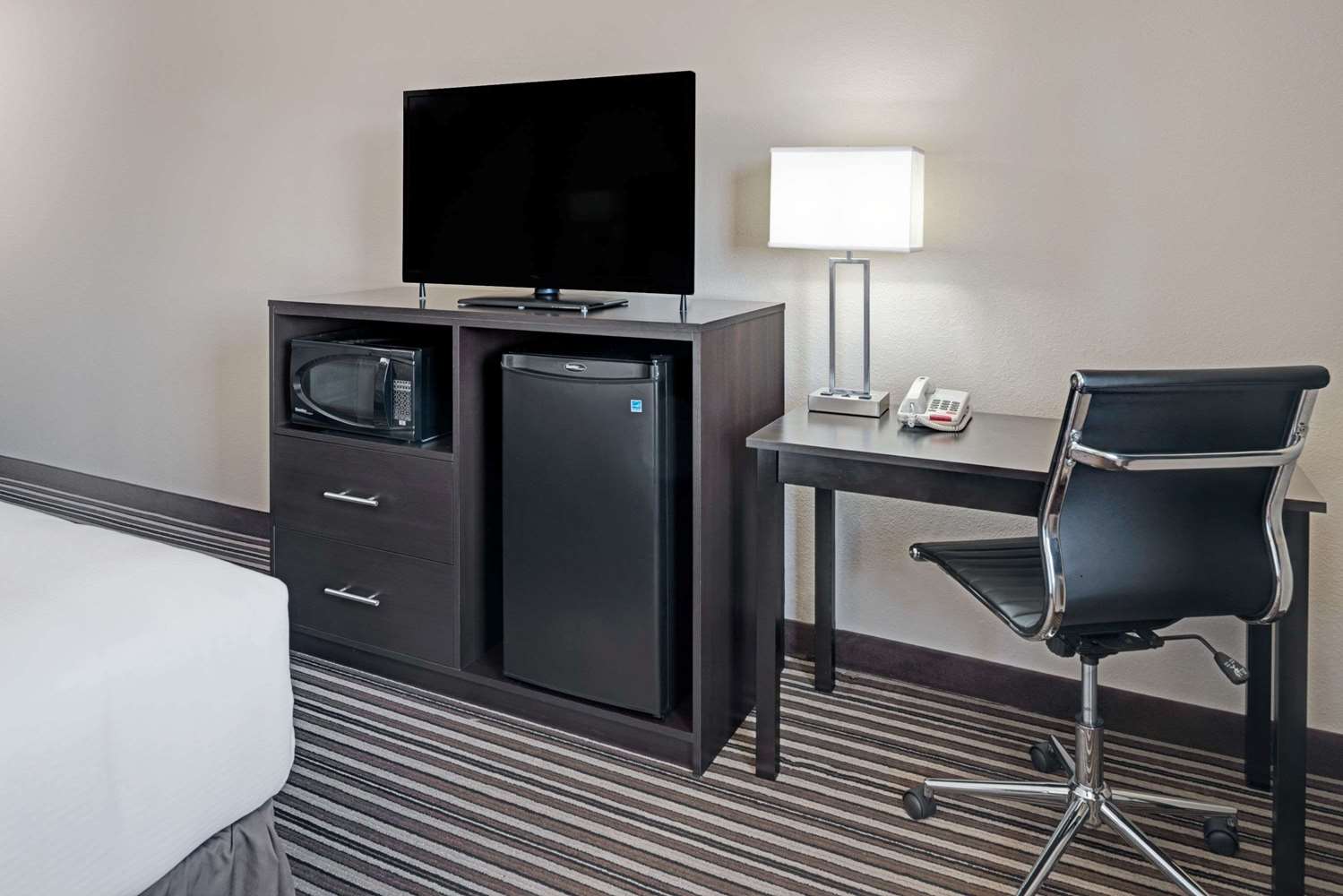 Super 8 by Wyndham Omaha I-80 West 21/23