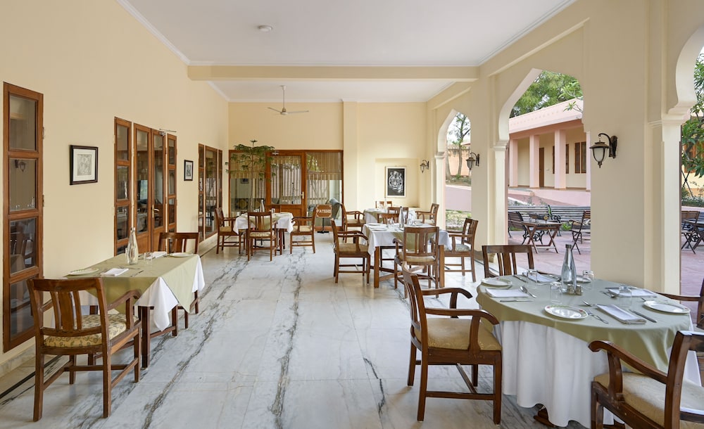 Hotel Dev Vilas 54/72