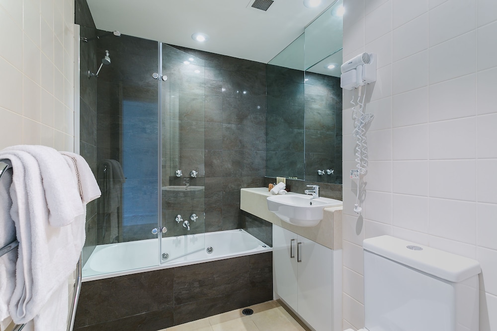 PORTSEA VILLAGE RESORT 17/69