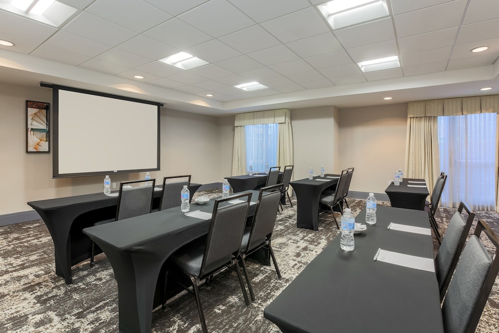 Hilton Garden Inn Melville 50/69