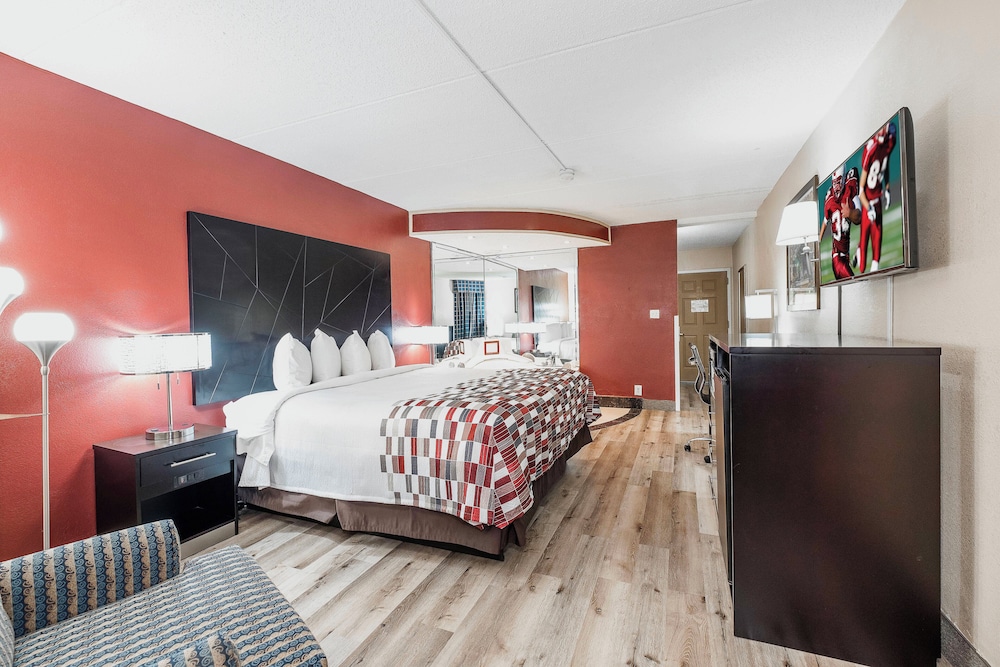Red Roof Inn and Suites Macon 26/71