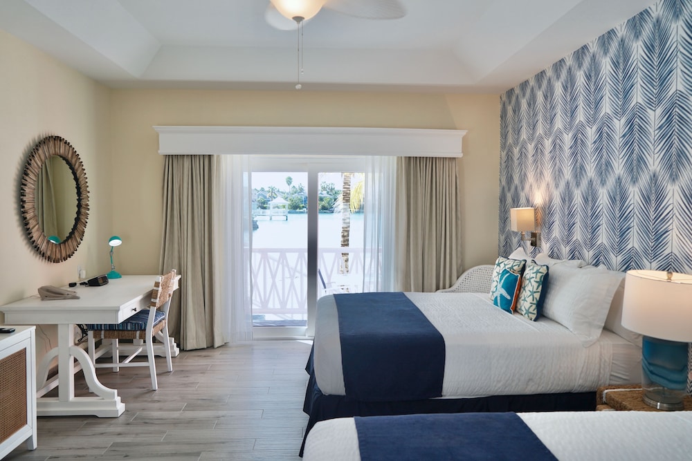 Sandyport Beaches Resort 23/77