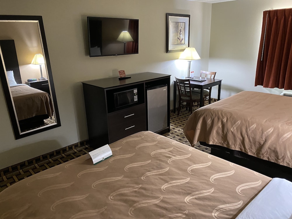 Quality Inn Morton at I-74 11/32