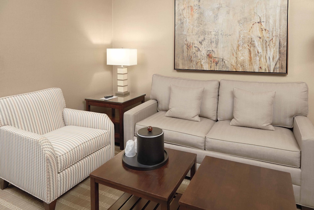 Ethan Allen Hotel 40/65