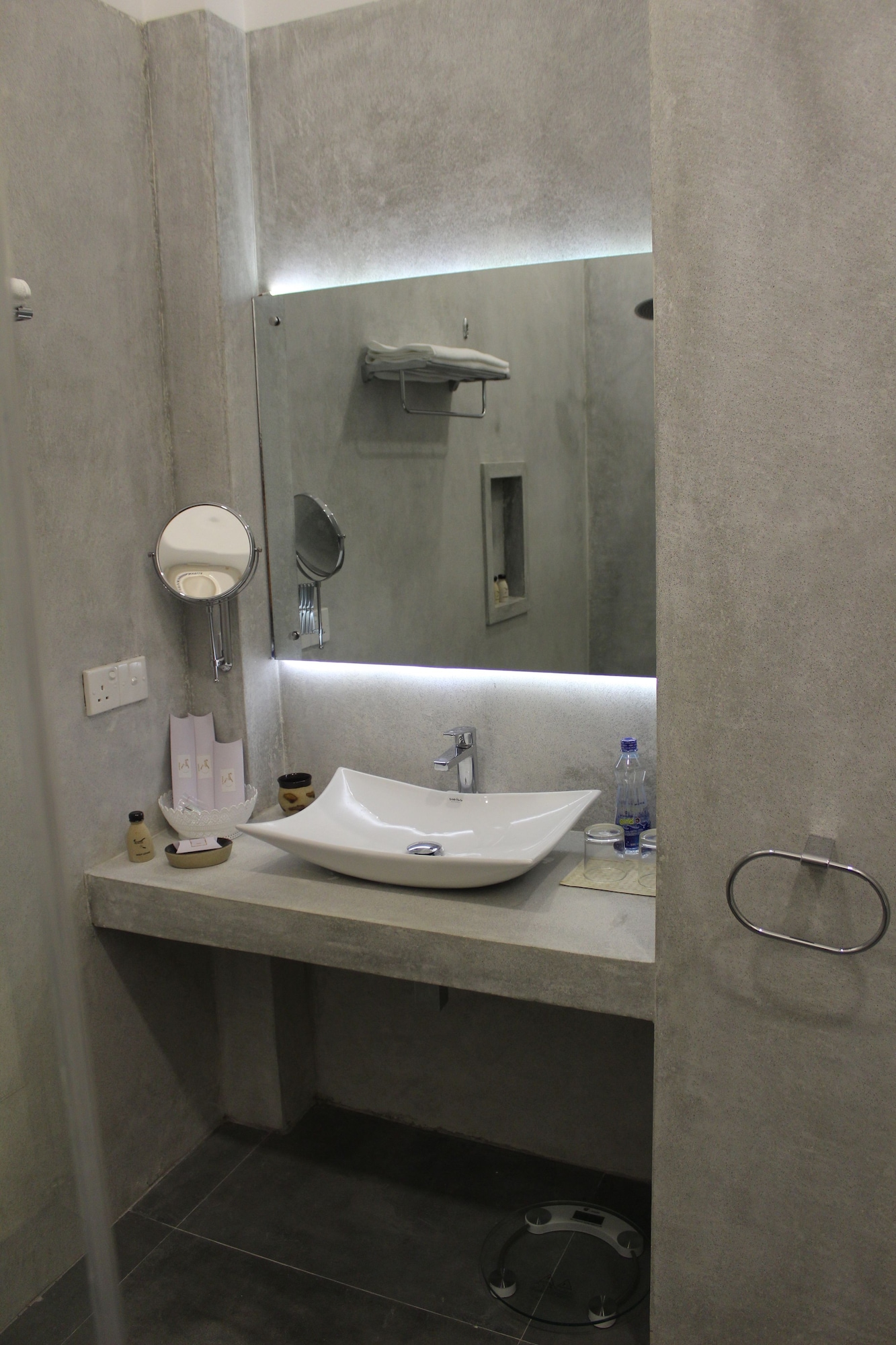 Deluxe, King Bed, Private Bathroom, Garden Area، Heaven By O 4/4