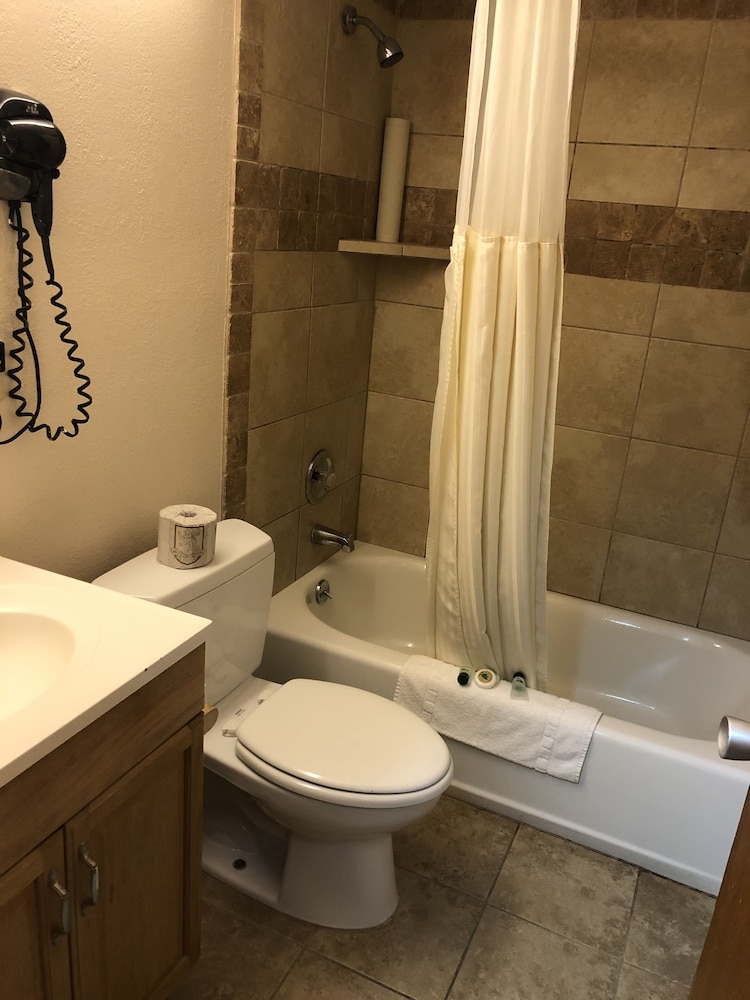 Downtown Value Inn 33/37