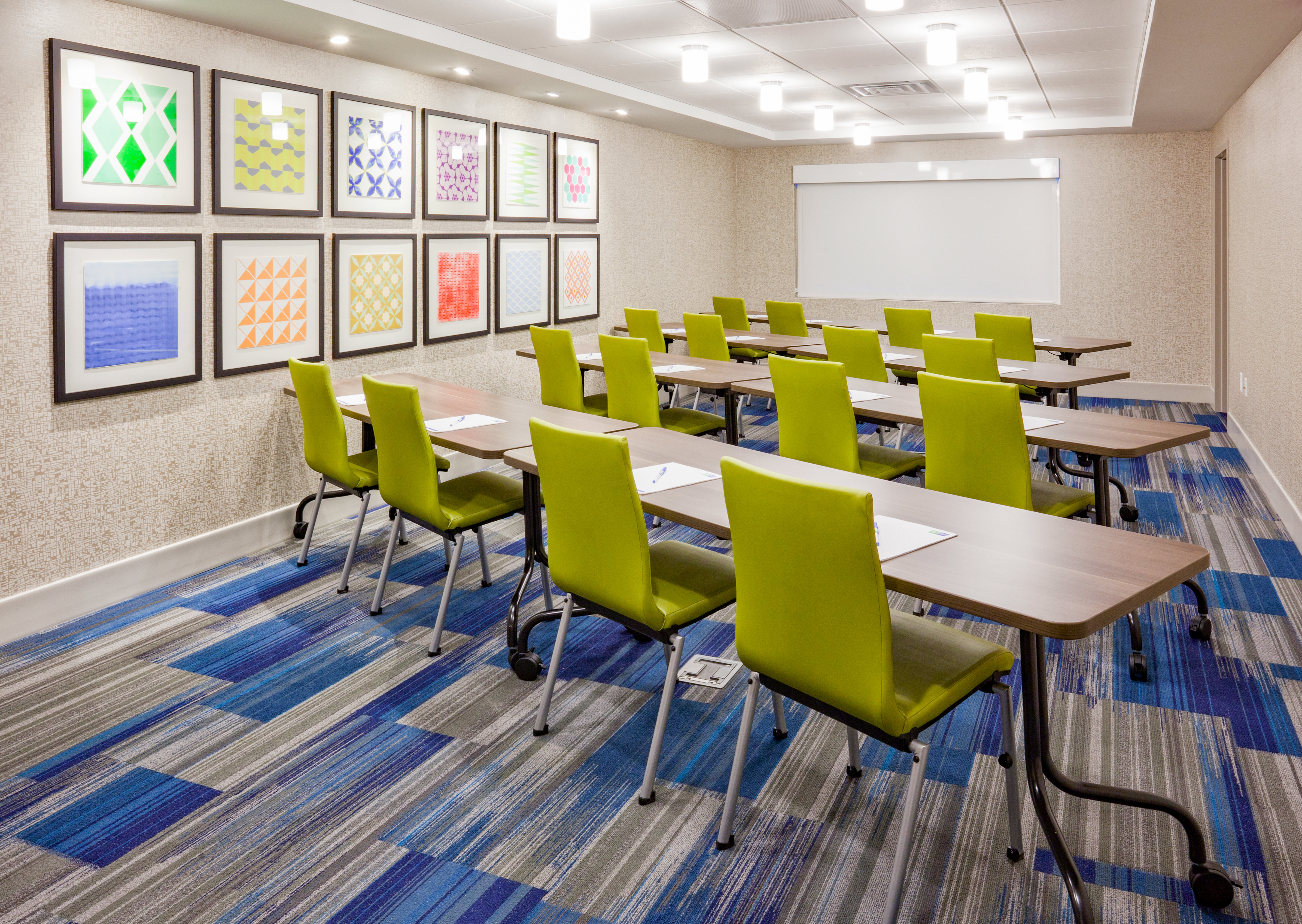 Holiday Inn Express And Suites Des Moines Downtown 47/55