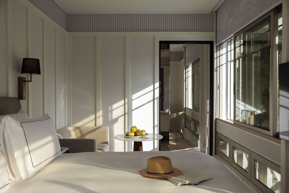 1 BEDROOM, SUITE, POOL VIEW
