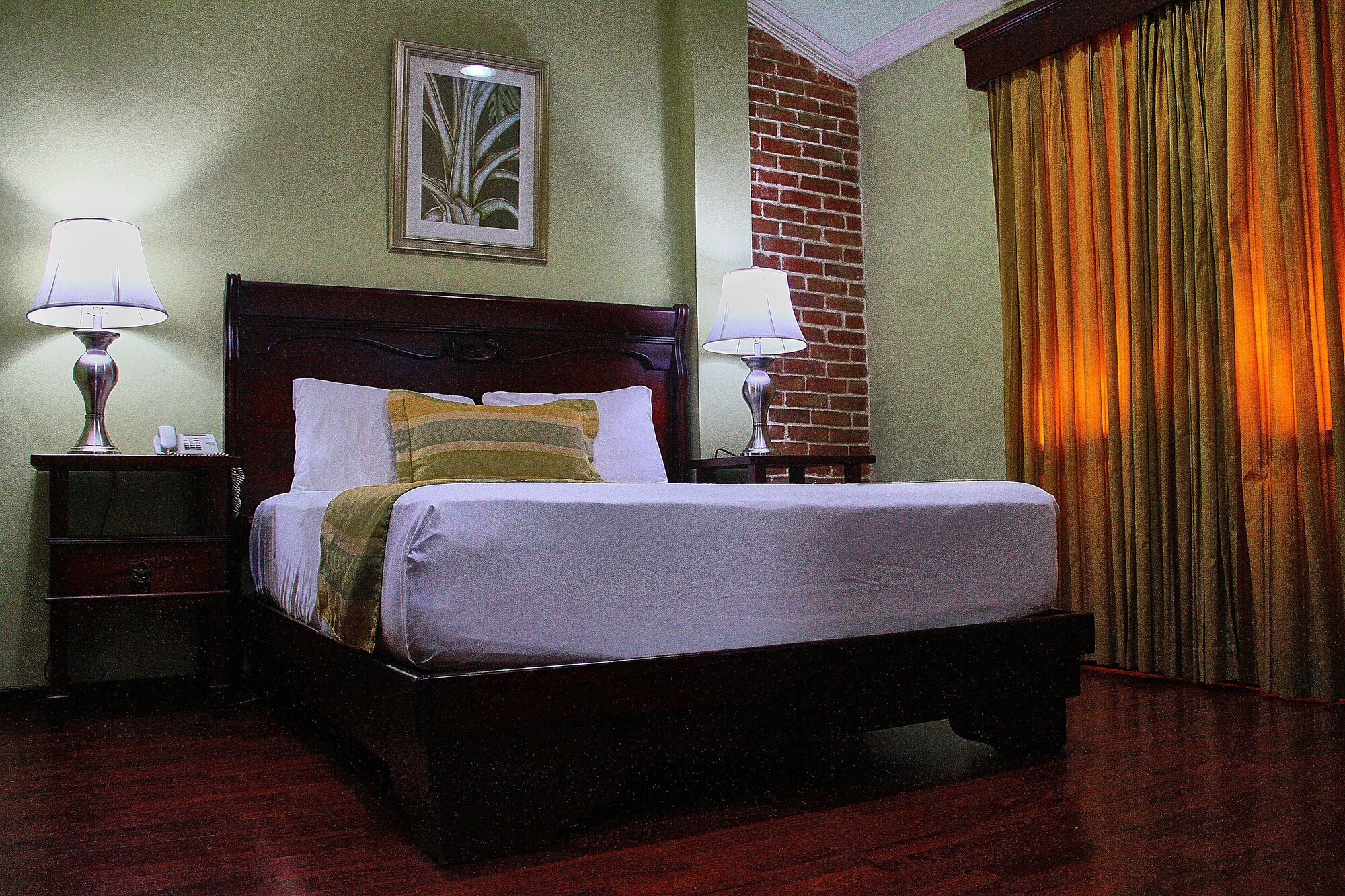 Deluxe, Executive, Queen Bed