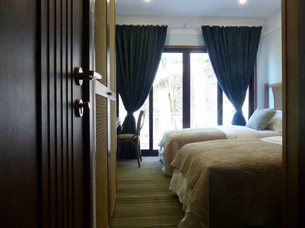 Shell Villa Apartel Resort 16/40