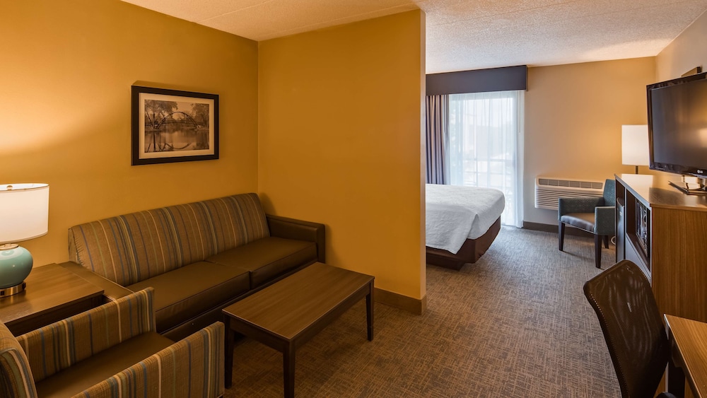 Best Western East Towne Suites 29/42