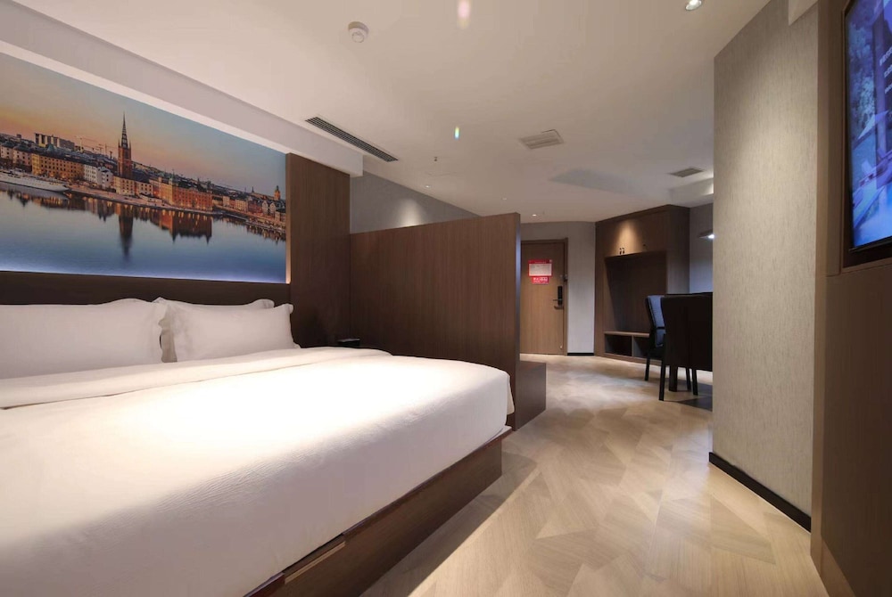 ROOM, KING BED, ACCESSIBLE