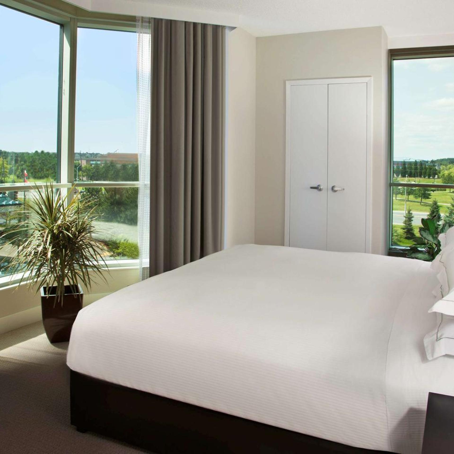 جناح ديلوكس بسرير كينج بغرفة نوم واحدة مع أريكة بمطبخ، Hilton Toronto Markham Suites Conference Centre Spa 2/4