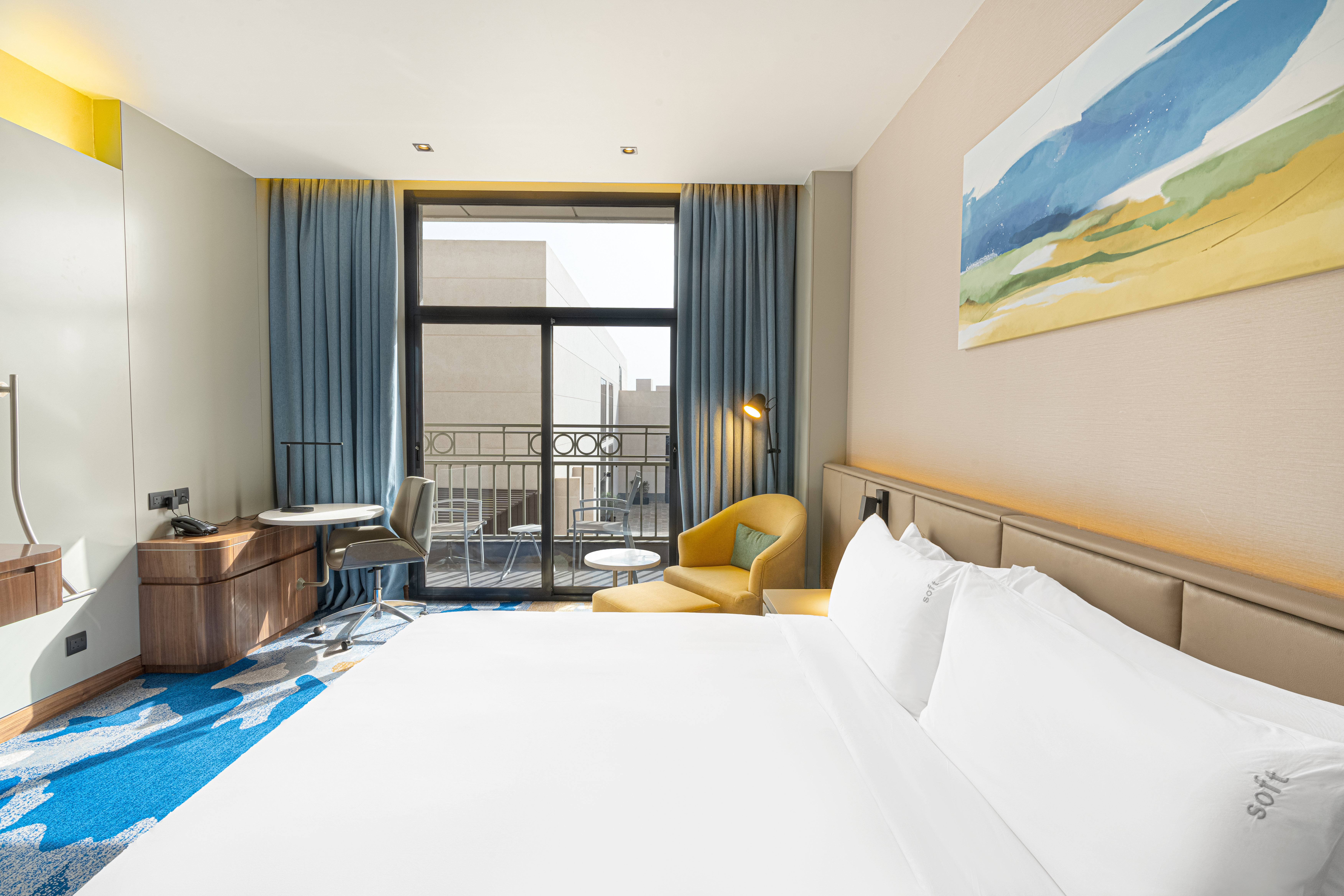 STANDARD, KING BED, BALCONY