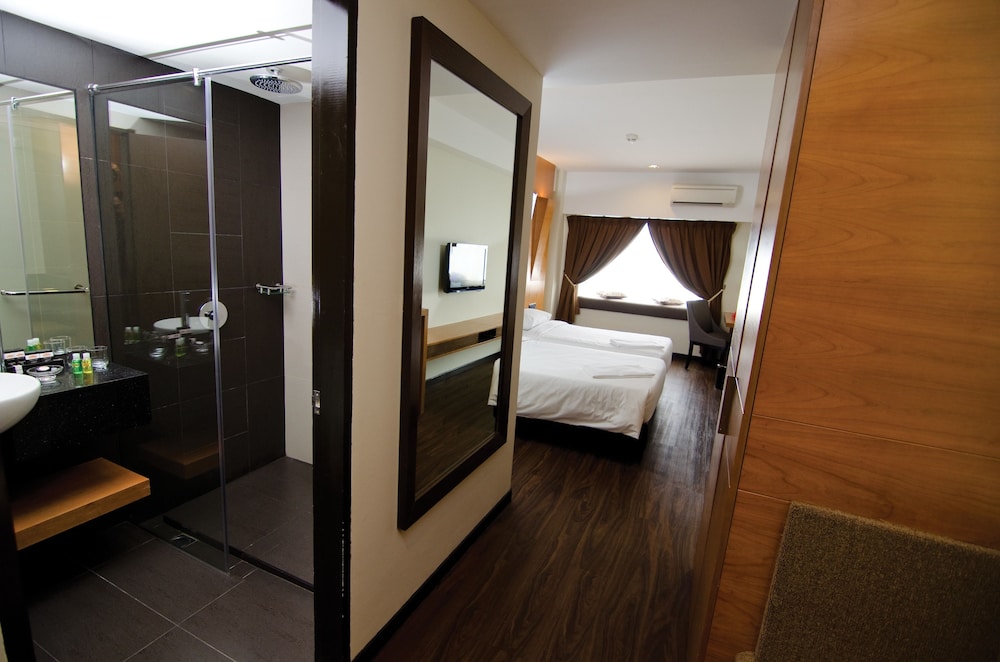 C Haya Hotel 5/44