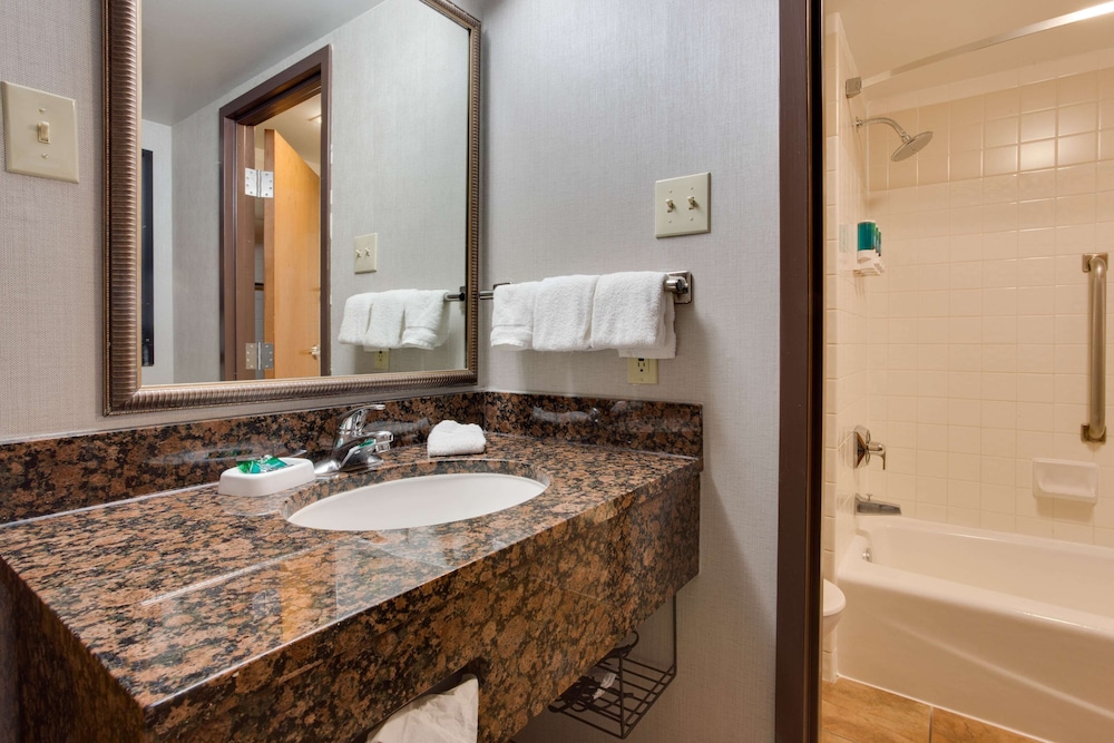 Drury Plaza Hotel San Antonio Airport 49/50