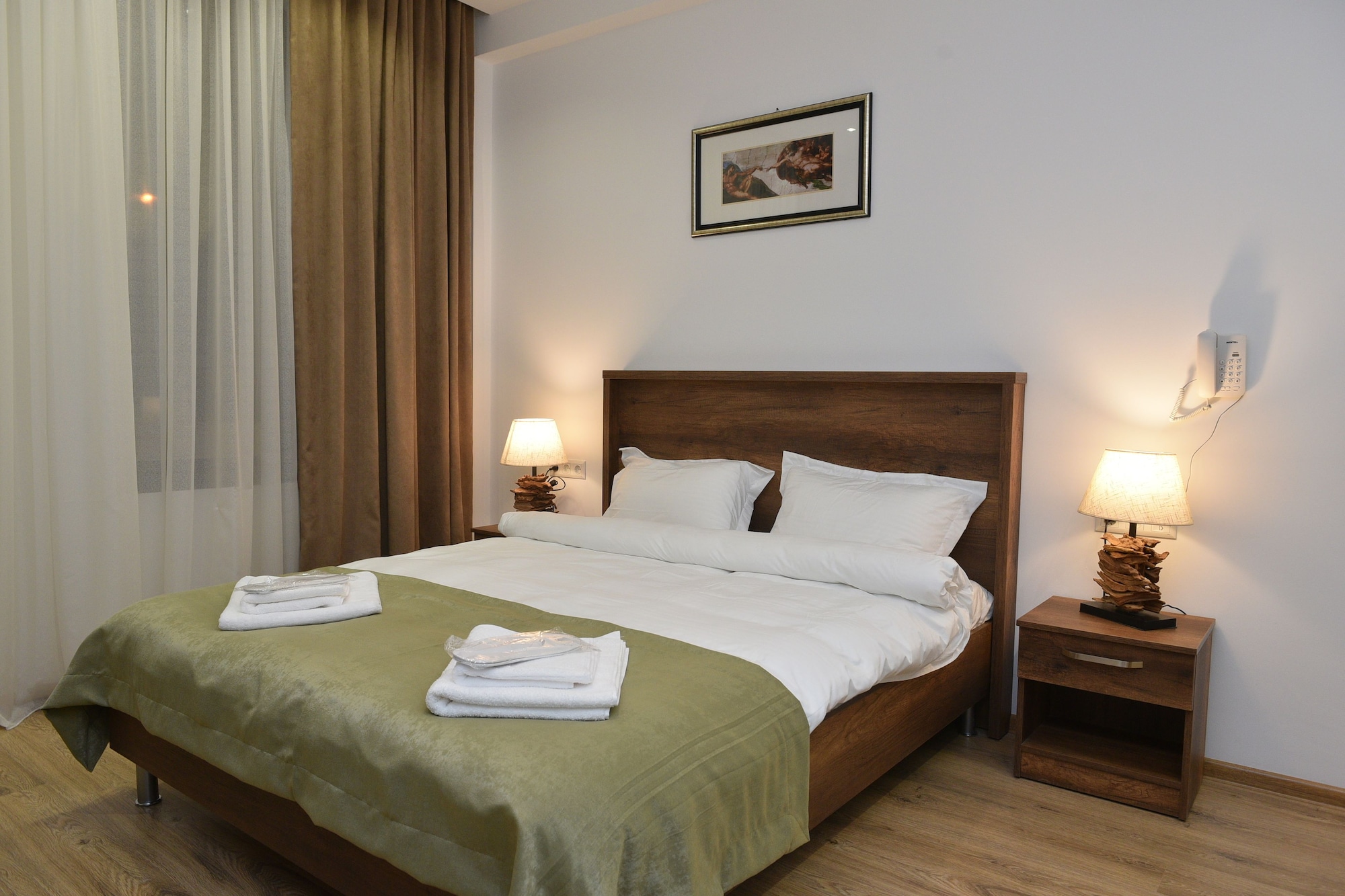 STANDARD, DOUBLE BED, MOUNTAIN VIEW
