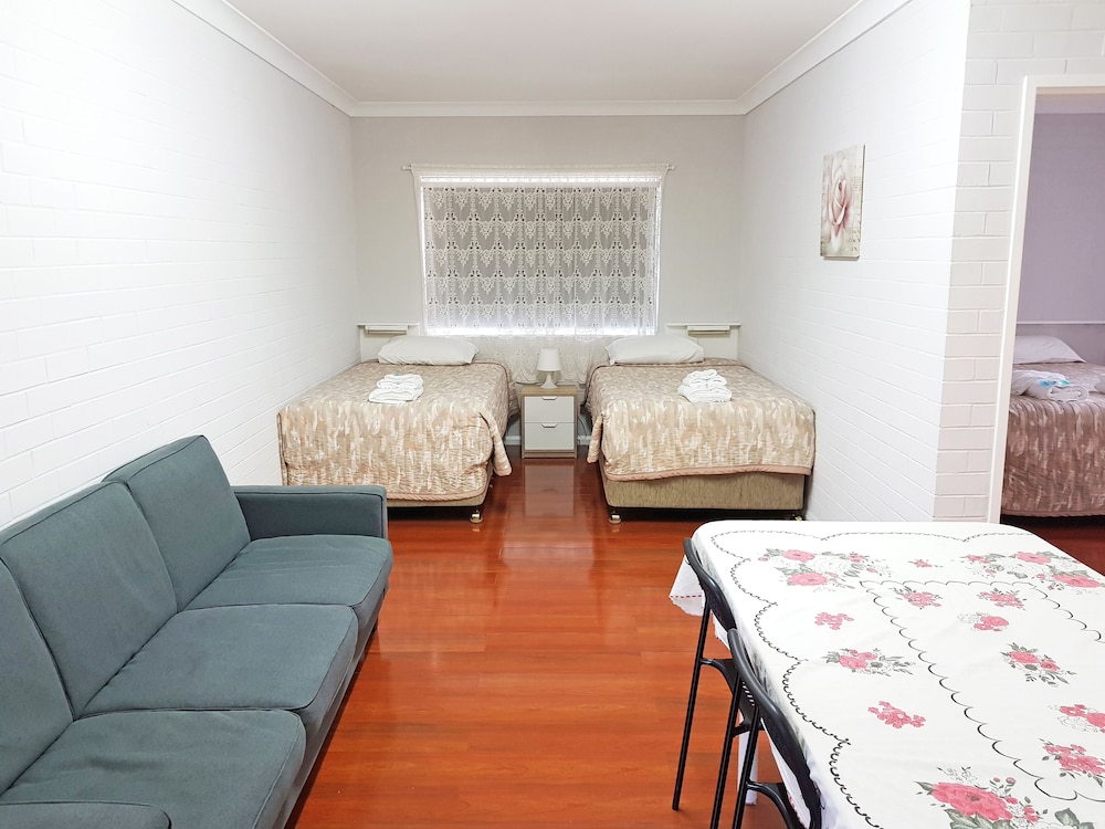 Maria Motel 24/60