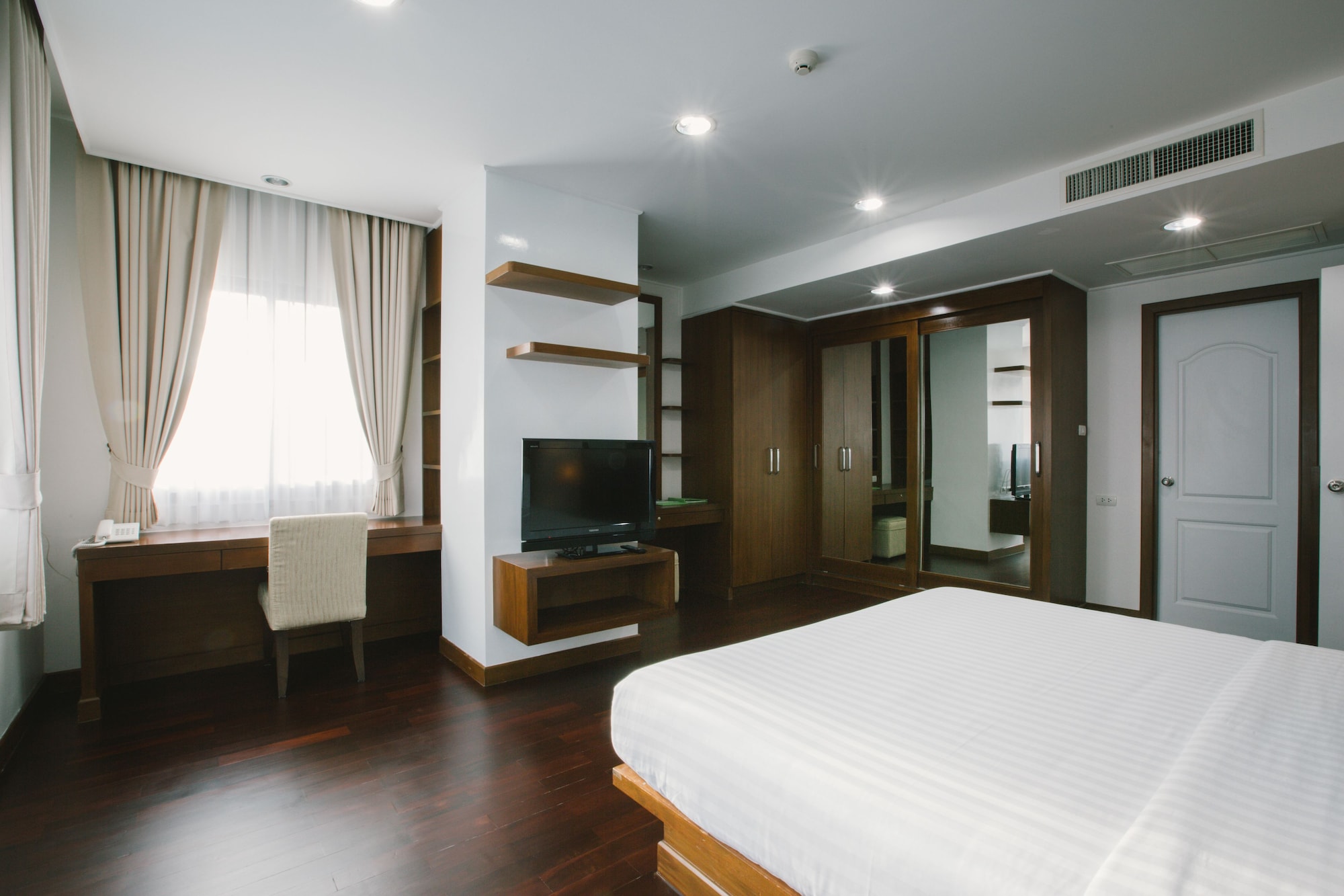 2 Bedrooms, Resident Building, Suite, King and Queen Bed