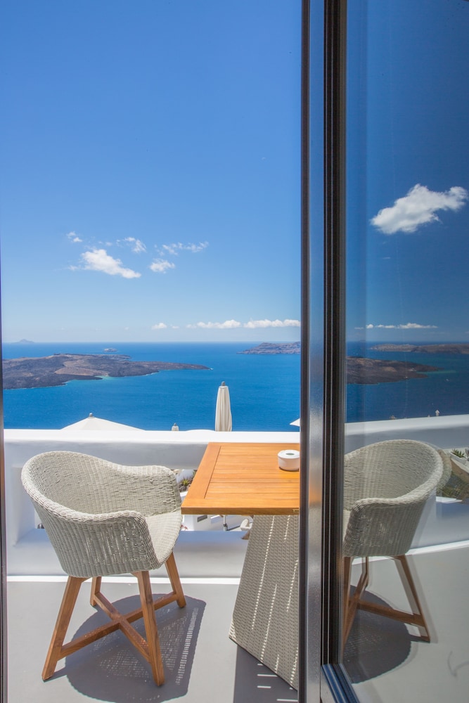 Chic Hotel Santorini 45/50