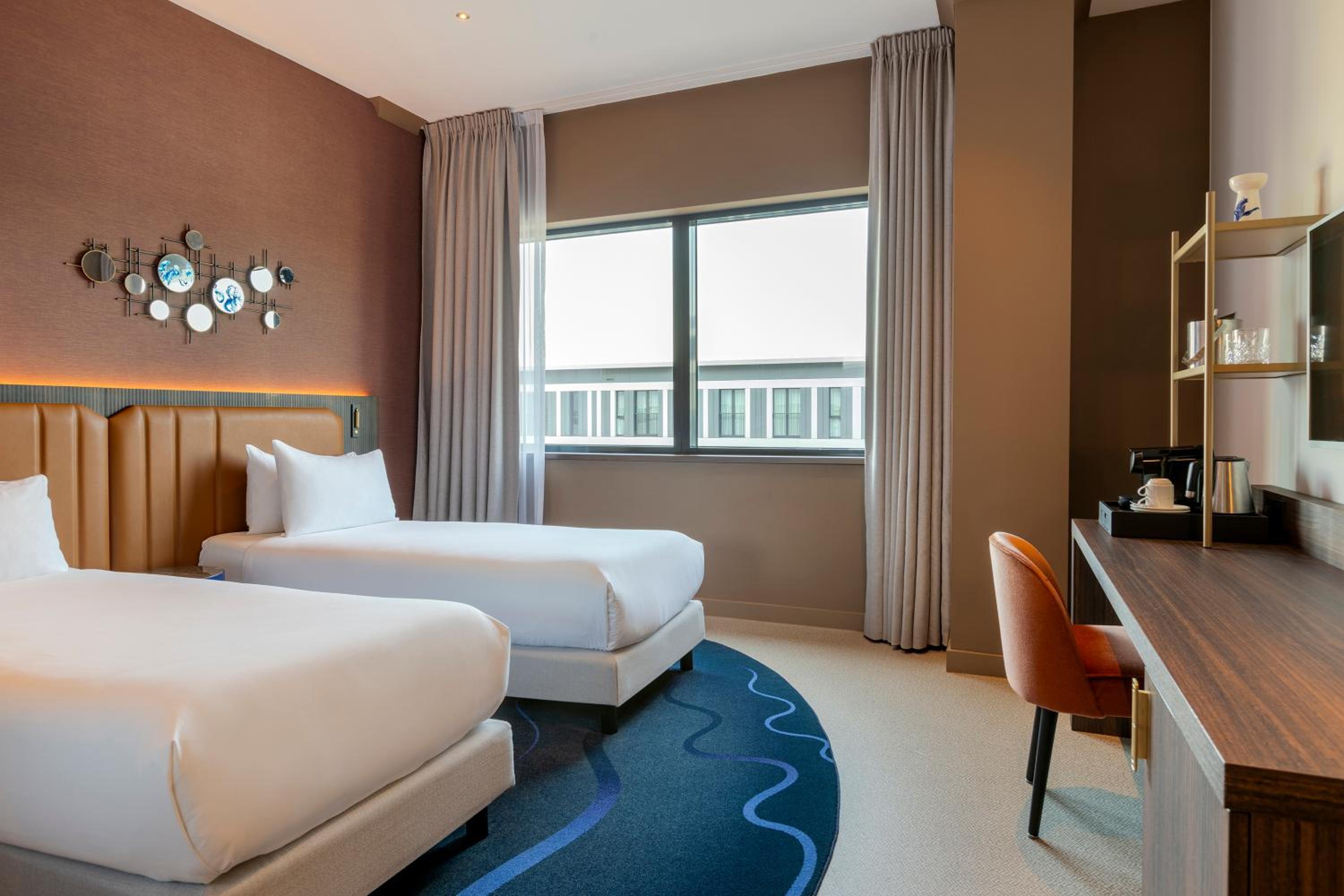 Room, Twin Beds, Airport View