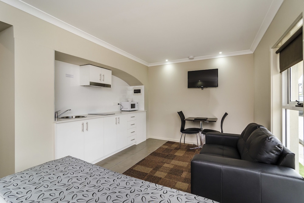 Parkville Place Apartments 26/30