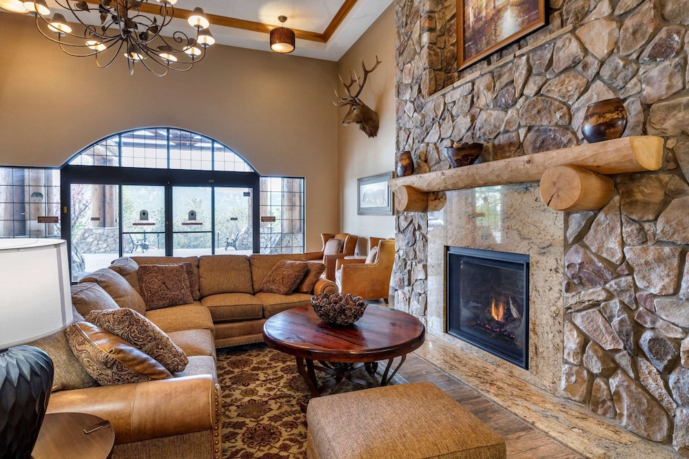Comfort Suites At Evergreen Parkway 30/48