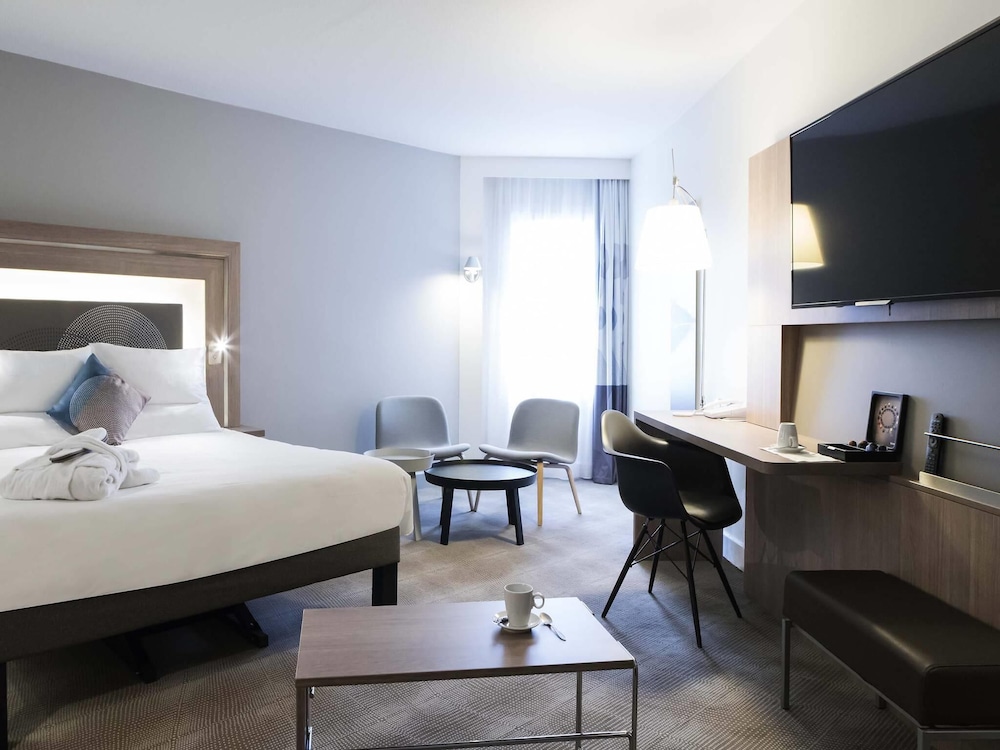 NOVOTEL CHATEAU DE VERSAILLES 18/72