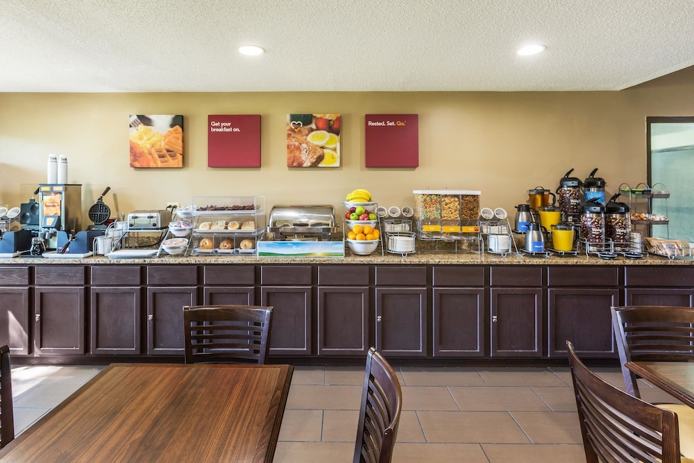 Comfort Suites Near I-80 And I-94 26/39