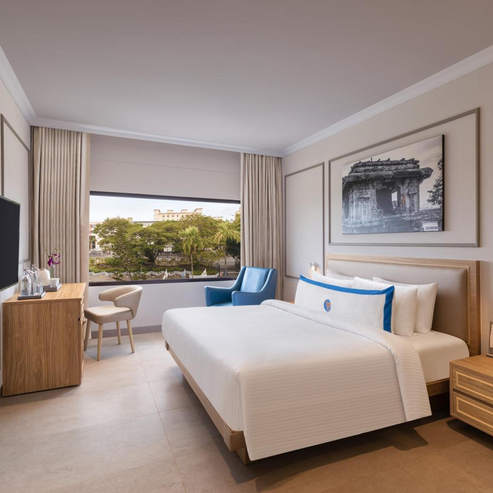Club, King Bed