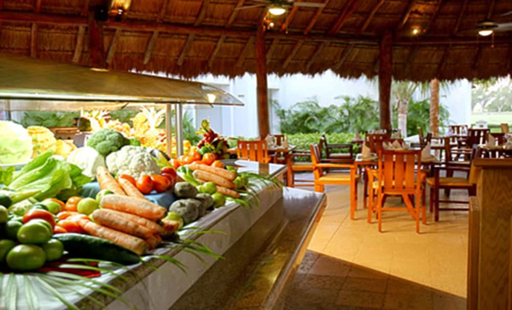 Laguna Suites Golf & Spa 34/50