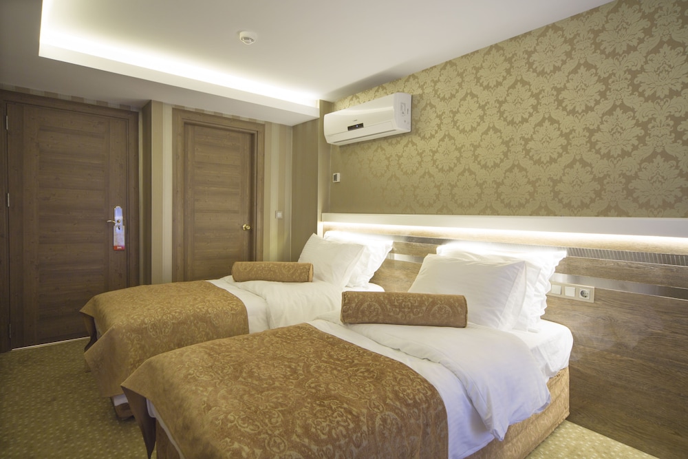 GOLDEN RAIN HOTEL 9/25