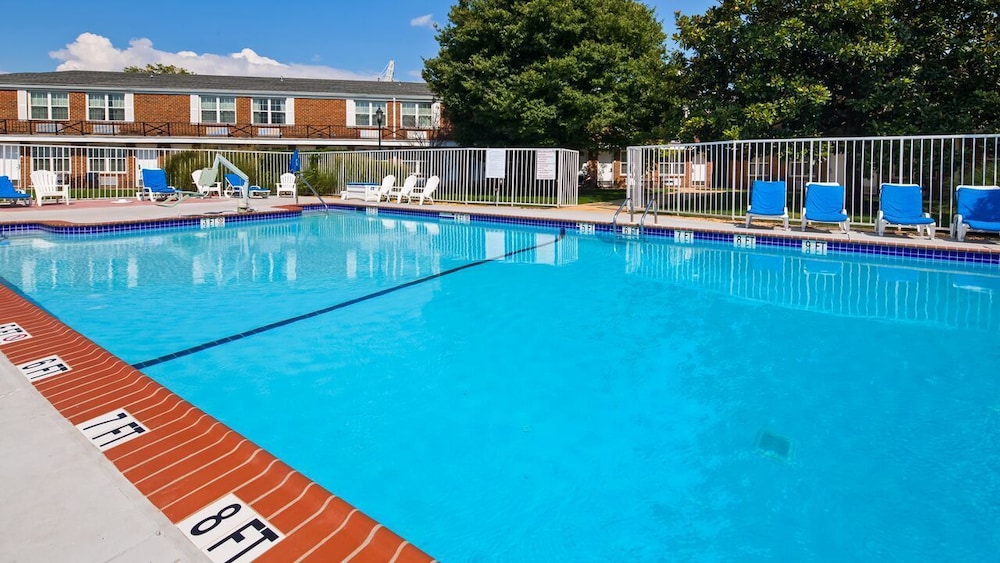 Clarion Inn Falls Church-Arlington 3/17