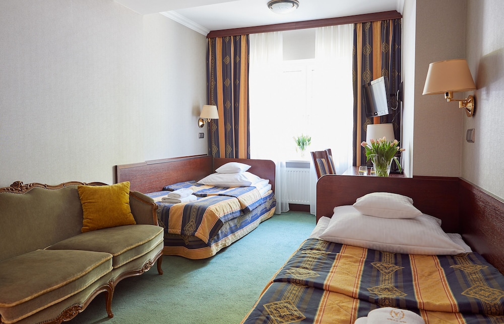 Standard, Twin Beds
