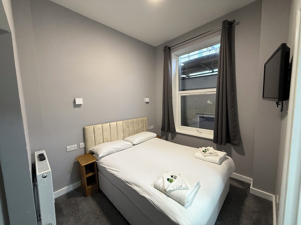 ROOM, SINGLE, DOUBLE BED