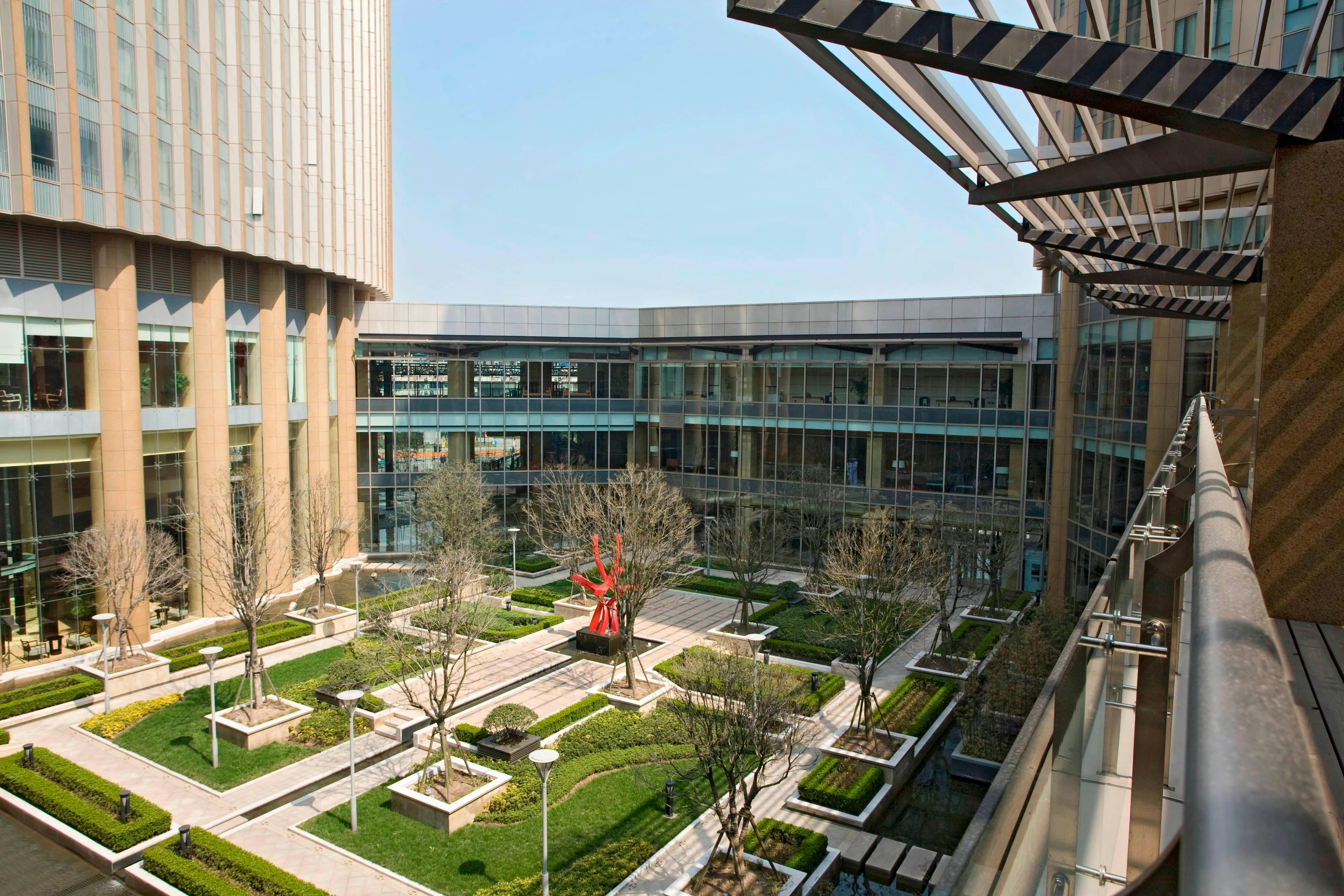 Sheraton Grand Shanghai Pudong Hotel and Residences 1/21