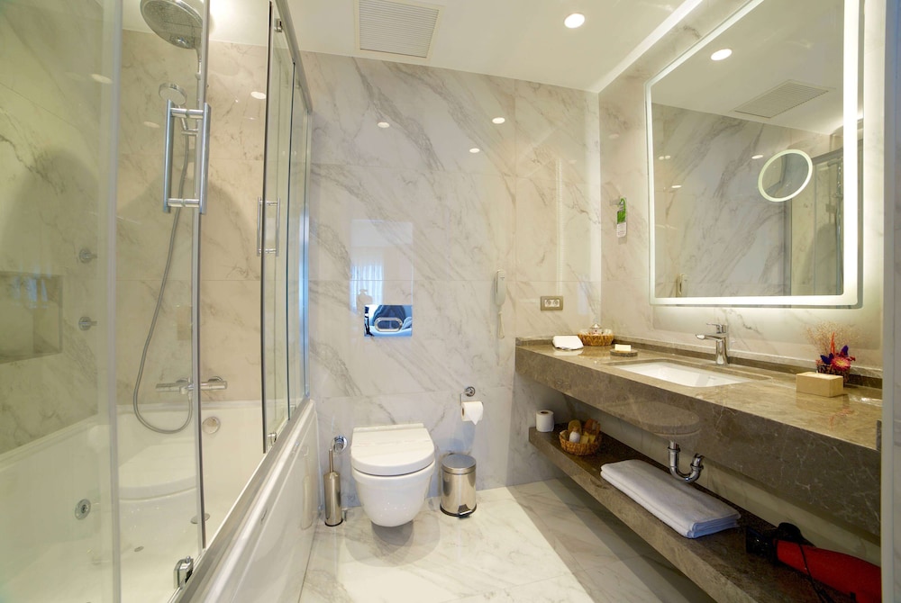 جناح بسرير كينج، Ramada By Wyndham Istanbul Taksim 4/8