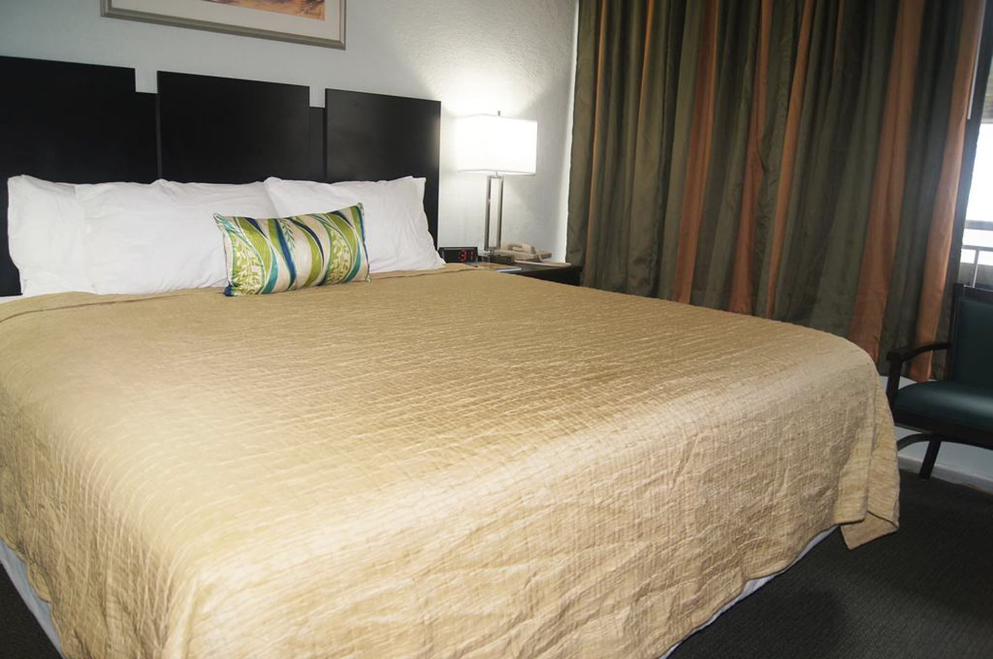 ROOM, KING BED, KITCHEN
