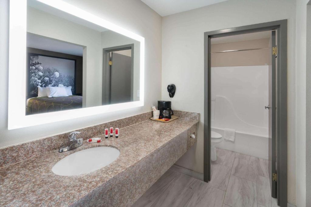 Room 1, Suite